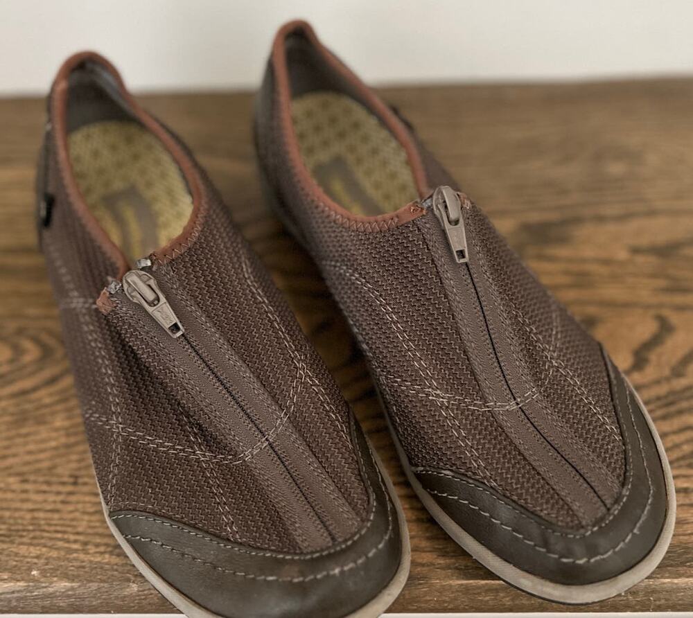 BARE TRAPS "Janel" Front Zip Shoes SZ 8